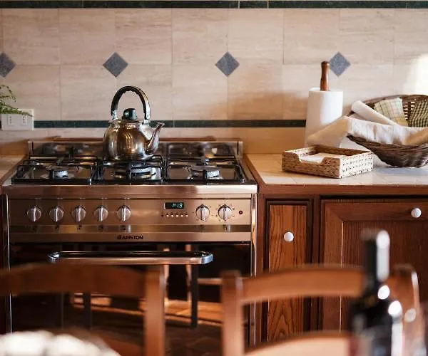 Montecastello Фермерский дом